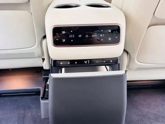 Li Auto MEGA — Фото автомобиля 12