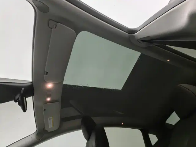 Tesla Model Y — Фото автомобиля 14