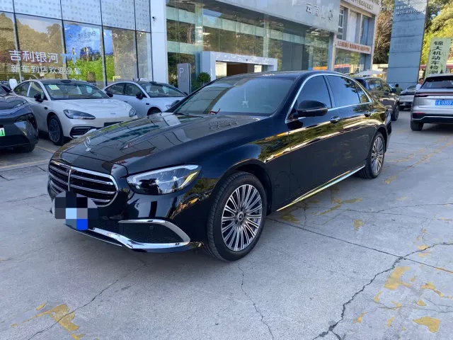 Фотография автомобиля — Mercedes-Benz E-Class