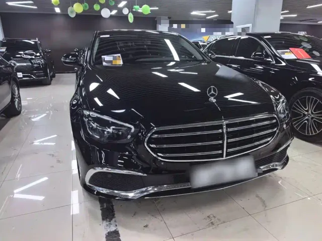 Mercedes-Benz E-Class — Фото автомобиля 4