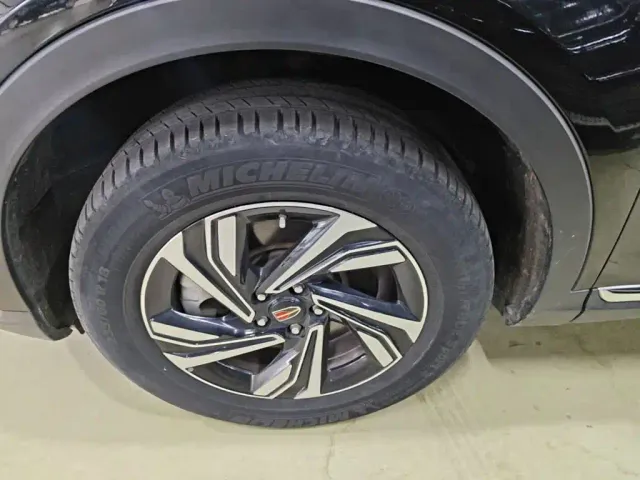 Hongqi HS5 — Фото автомобиля 22