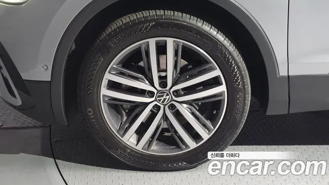 Volkswagen Tiguan — Фото автомобиля 5
