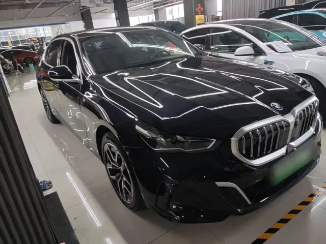 BMW i5 — Фото автомобиля 3