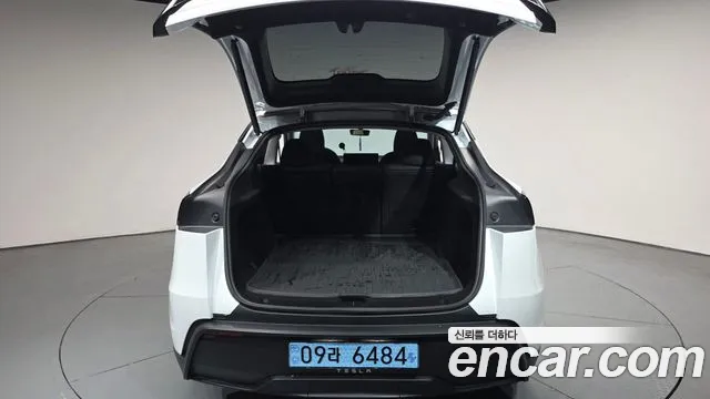 Tesla Model Y — Фото автомобиля 20