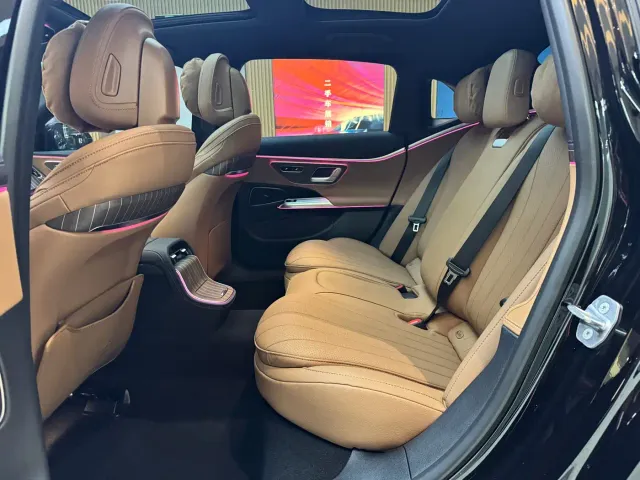 Mercedes-Benz E-Class — Фото автомобиля 12