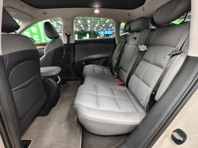 IM Motors LS6 — Фото автомобиля 16