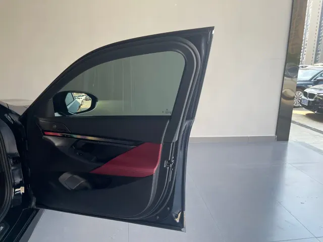BMW 5 Series — Фото автомобиля 28