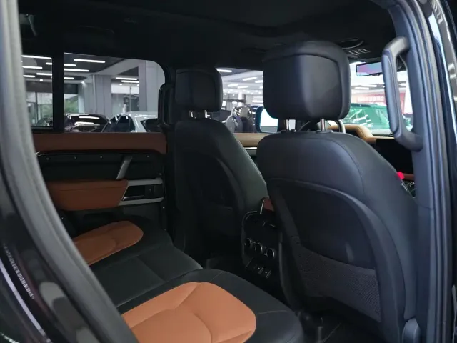Land Rover Defender — Фото автомобиля 13