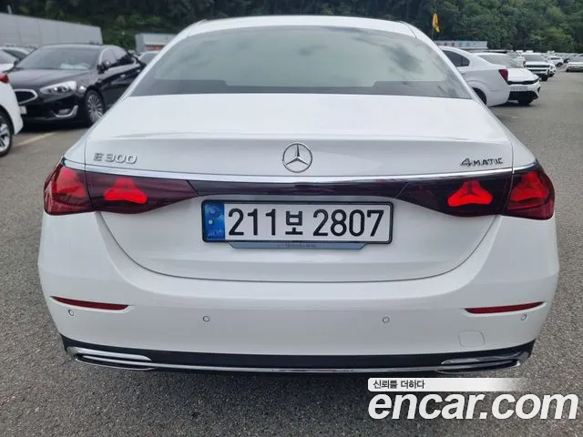 Mercedes-Benz E-Class — Фото автомобиля 6