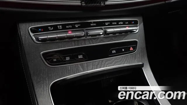 Mercedes-Benz E-Class — Фото автомобиля 26