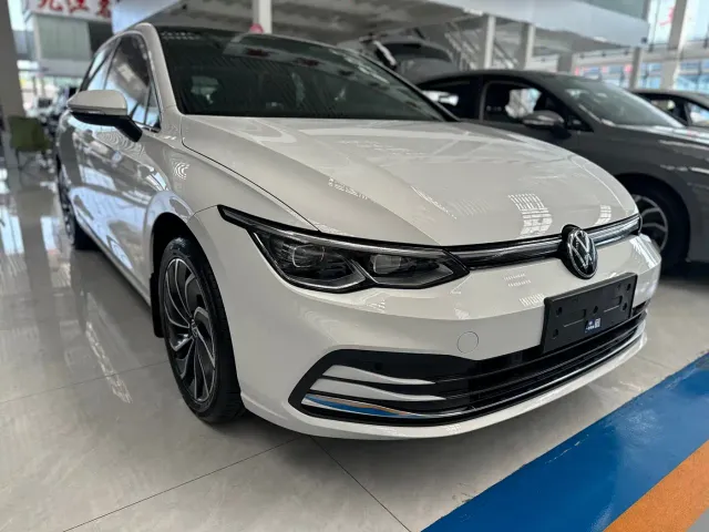Volkswagen Golf — Фото автомобиля 3