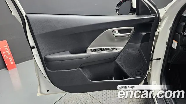 Kia Niro — Фото автомобиля 13