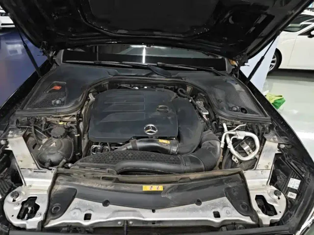 Mercedes-Benz E-Class — Фото автомобиля 19