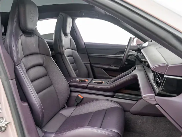Porsche Taycan — Фото автомобиля 16