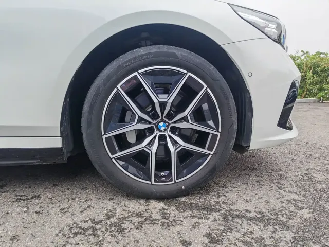 BMW i5 — Фото автомобиля 9