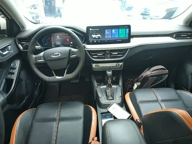 Ford Focus — Фото автомобиля 9