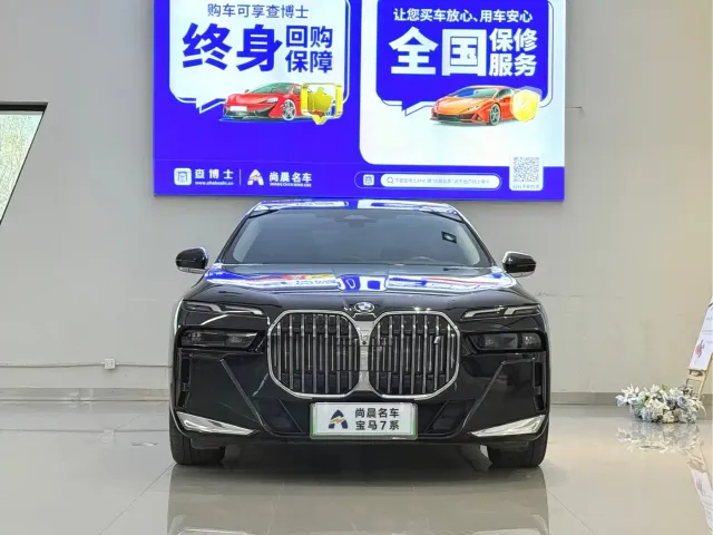 BMW i7 — Фото автомобиля 2