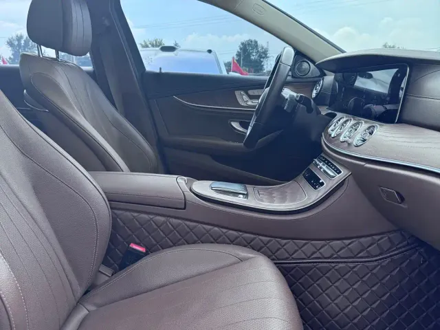 Mercedes-Benz E-Class — Фото автомобиля 13