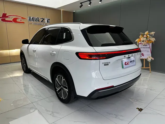 Geely Galaxy Starship 7 EM-i — Фото автомобиля 4