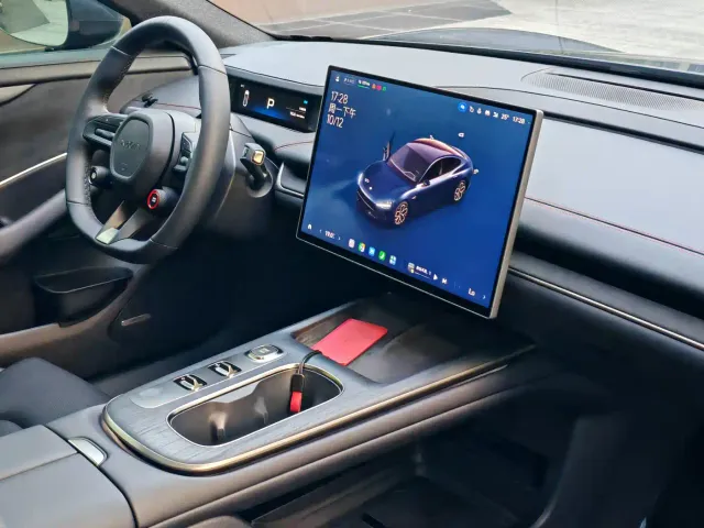 Xiaomi SU7 — Фото автомобиля 12