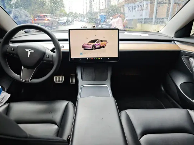 Tesla Model 3 — Фото автомобиля 8