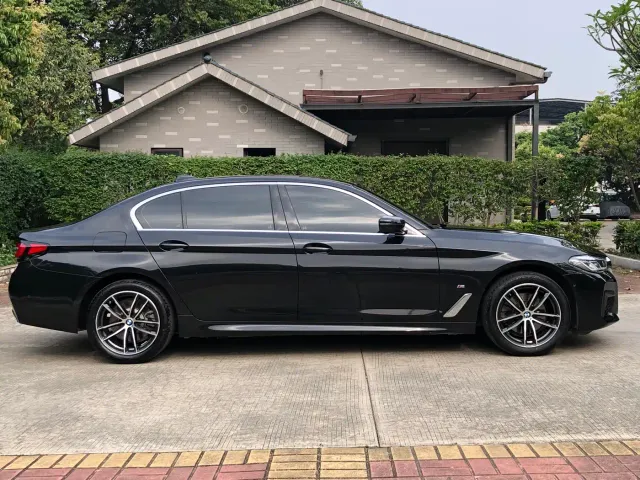 BMW 5 Series — Фото автомобиля 6