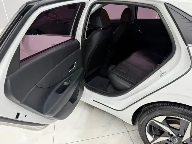 Hyundai Elantra — Фото автомобиля 16