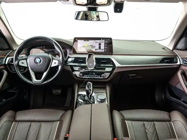 BMW 5 Series — Фото автомобиля 17