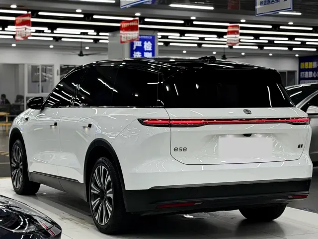 Nio ES8 — Фото автомобиля 4