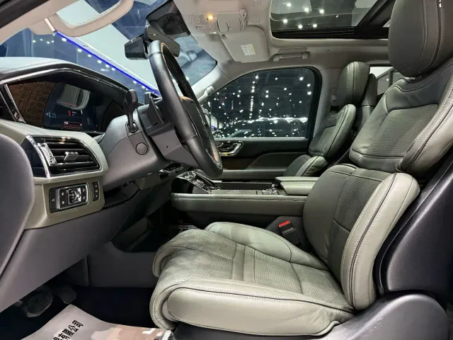 Lincoln Navigator — Фото автомобиля 4