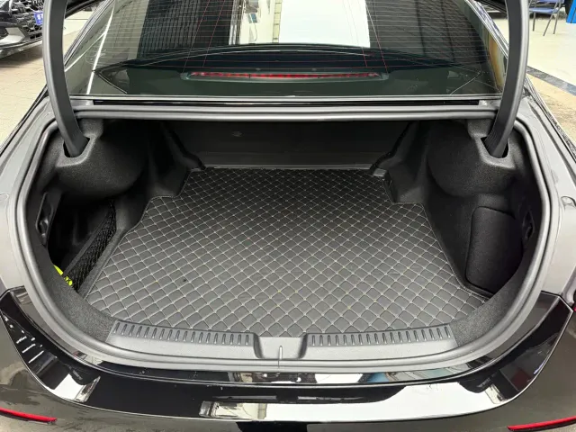 Mercedes-Benz E-Class — Фото автомобиля 16