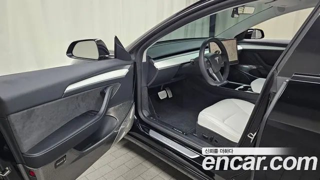 Tesla Model 3 — Фото автомобиля 15