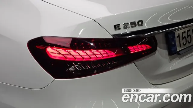 Mercedes-Benz E-Class — Фото автомобиля 8