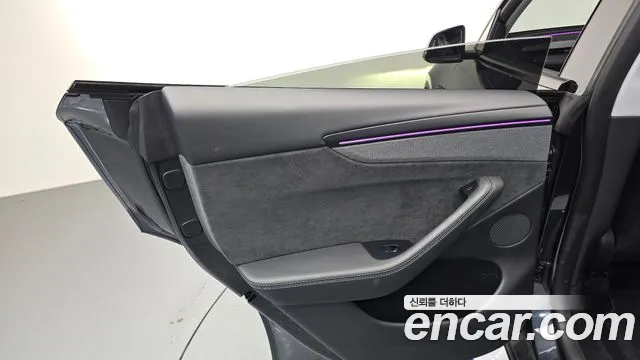 Tesla Model Y — Фото автомобиля 25
