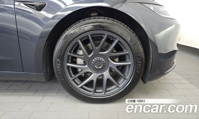 Tesla Model 3 — Фото автомобиля 6