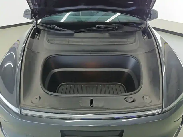 Tesla Model Y — Фото автомобиля 10