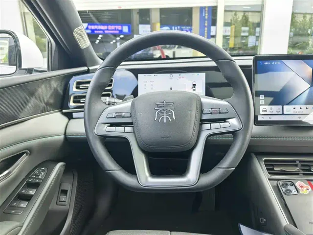 BYD Qin L — Фото автомобиля 12