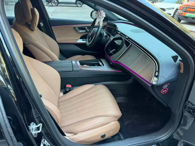 Mercedes-Benz E-Class — Фото автомобиля 3