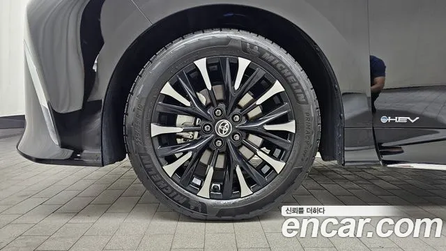 Toyota Alphard — Фото автомобиля 5