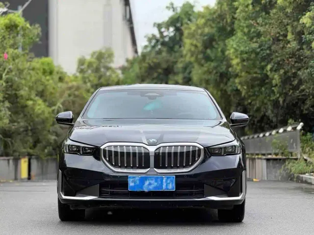 BMW 5 Series — Фото автомобиля 2