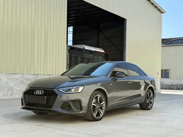 Фотография автомобиля — Audi A4L