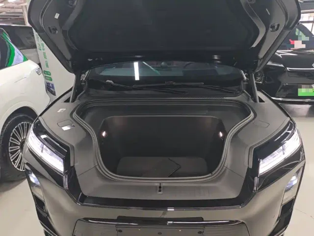 Nio ES8 — Фото автомобиля 19