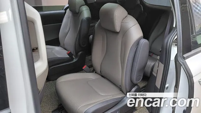 Kia Carnival Generation 4 — Фото автомобиля 18