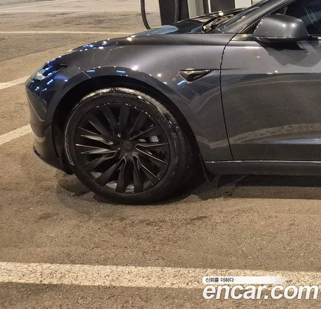 Tesla Model 3 — Фото автомобиля 5