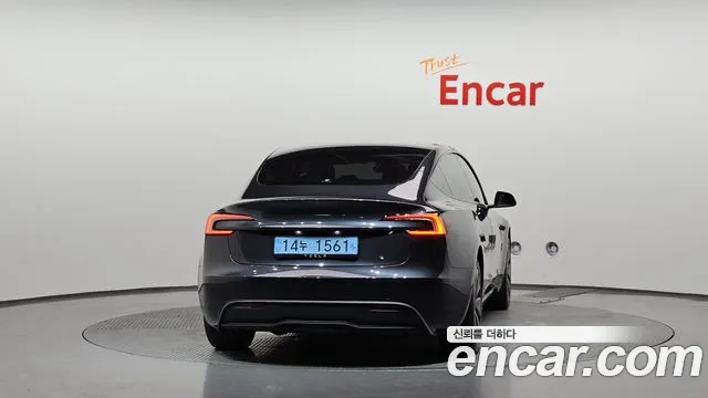 Tesla Model 3 — Фото автомобиля 4
