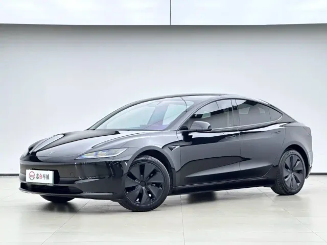 Фотография автомобиля — Tesla Model 3