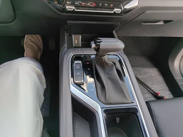 Wuling Jiachen — Фото автомобиля 9