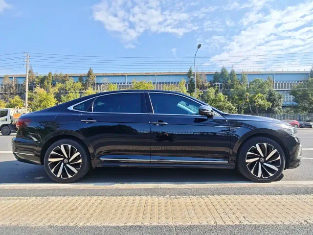 Volkswagen Passat — Фото автомобиля 4