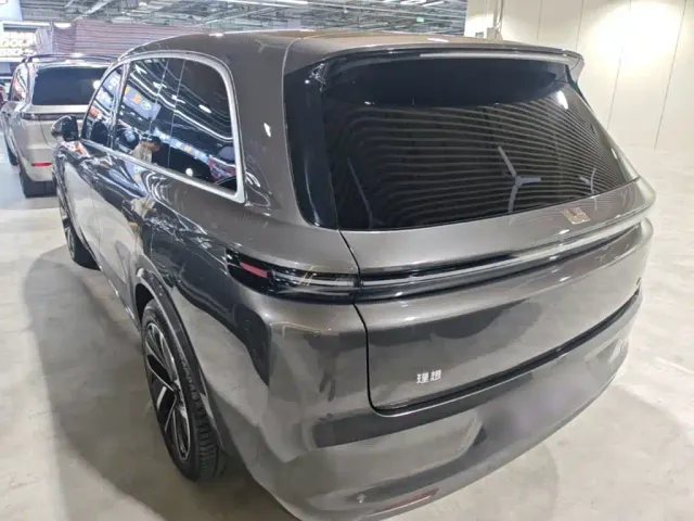 Li Auto L8 — Фото автомобиля 4