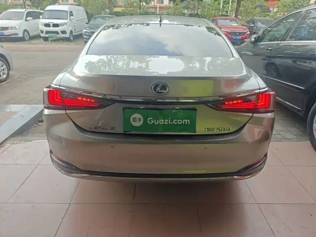 Lexus ES — Фото автомобиля 5